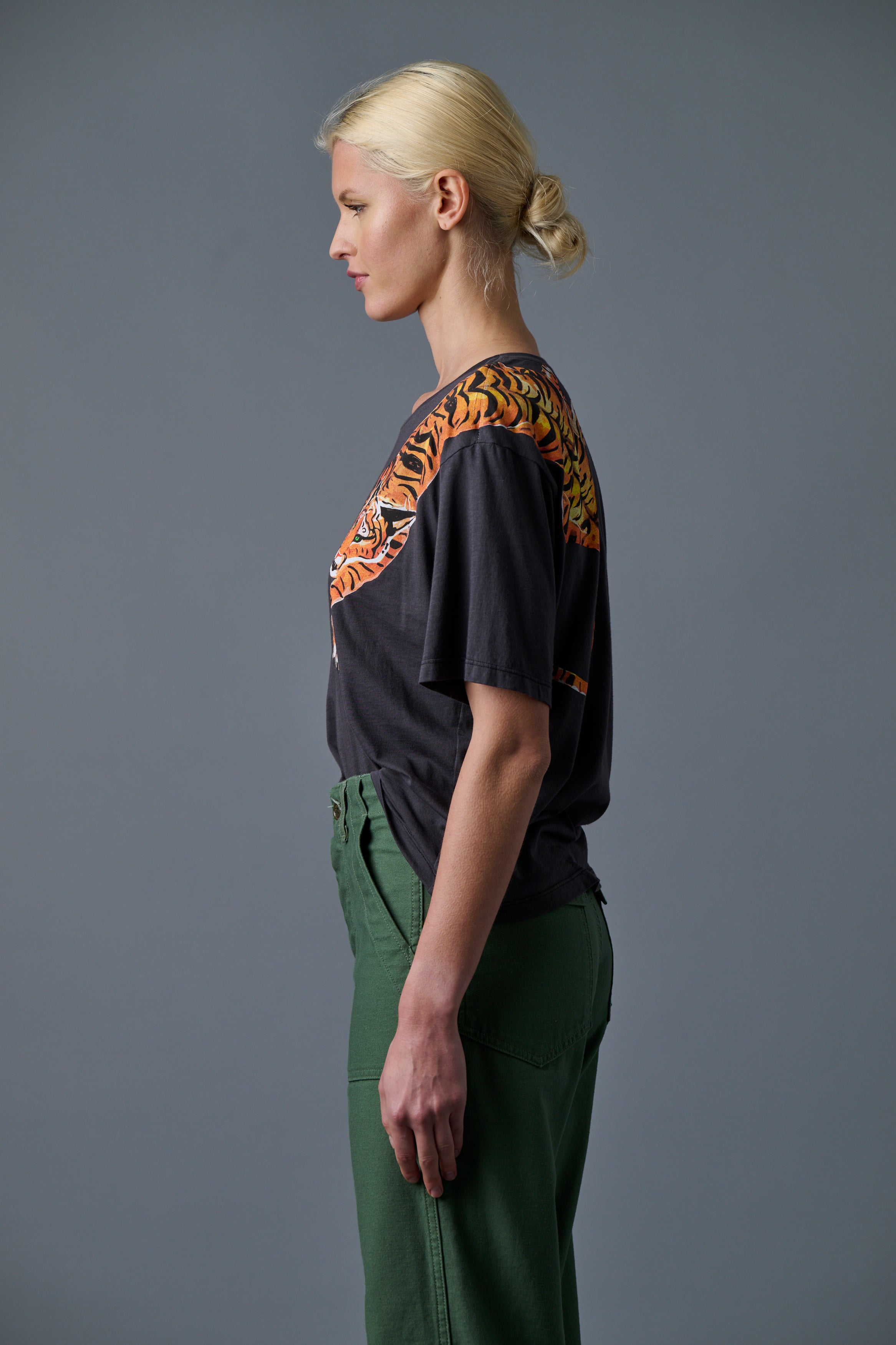 Le Superbe Scratching tiger tea washed black