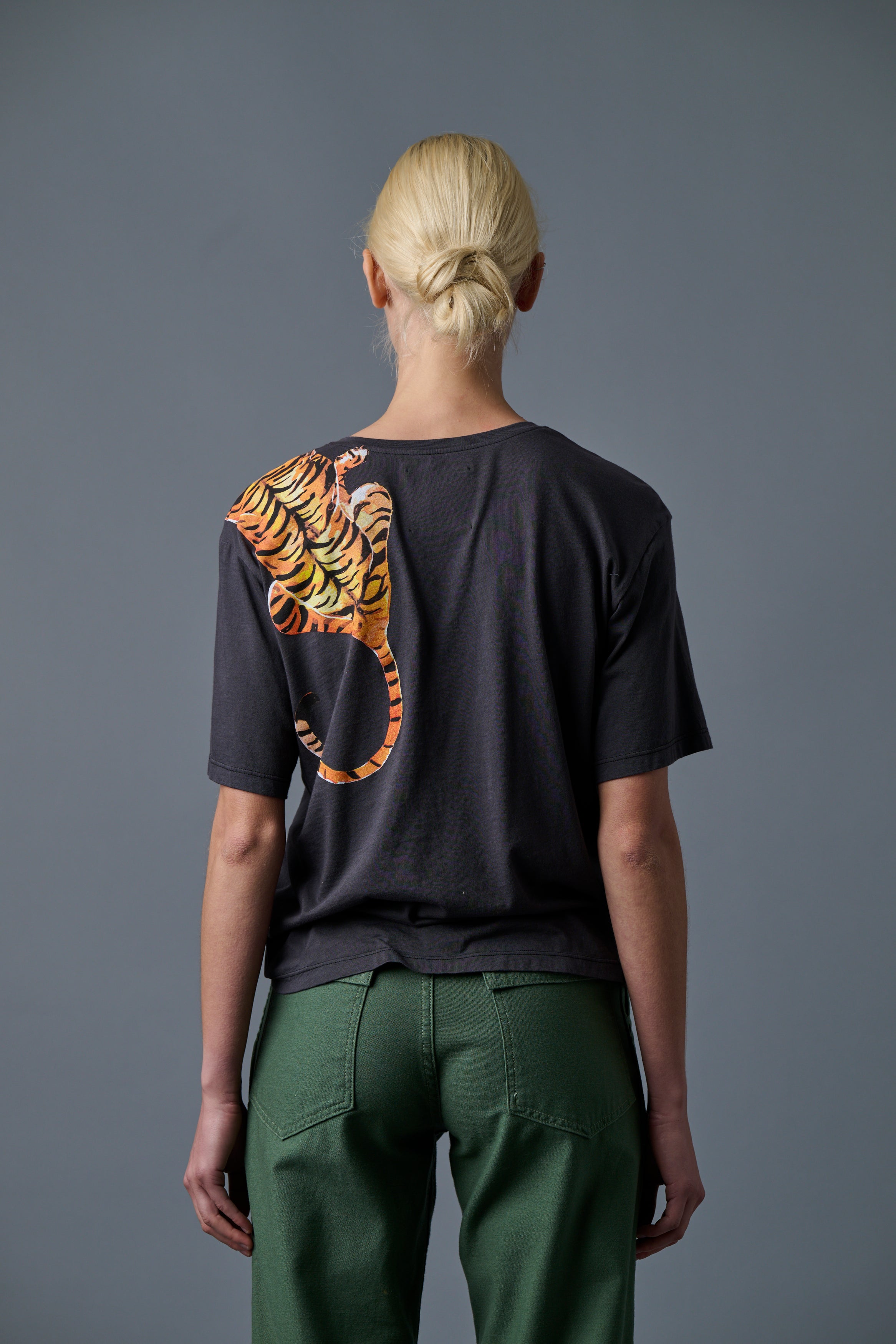 Le Superbe Scratching tiger tea washed black